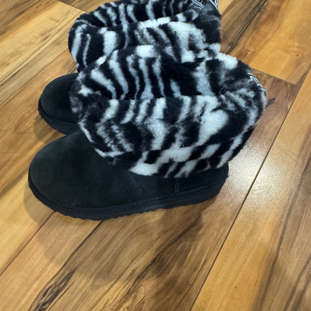 UGG - Picture 4 of 5